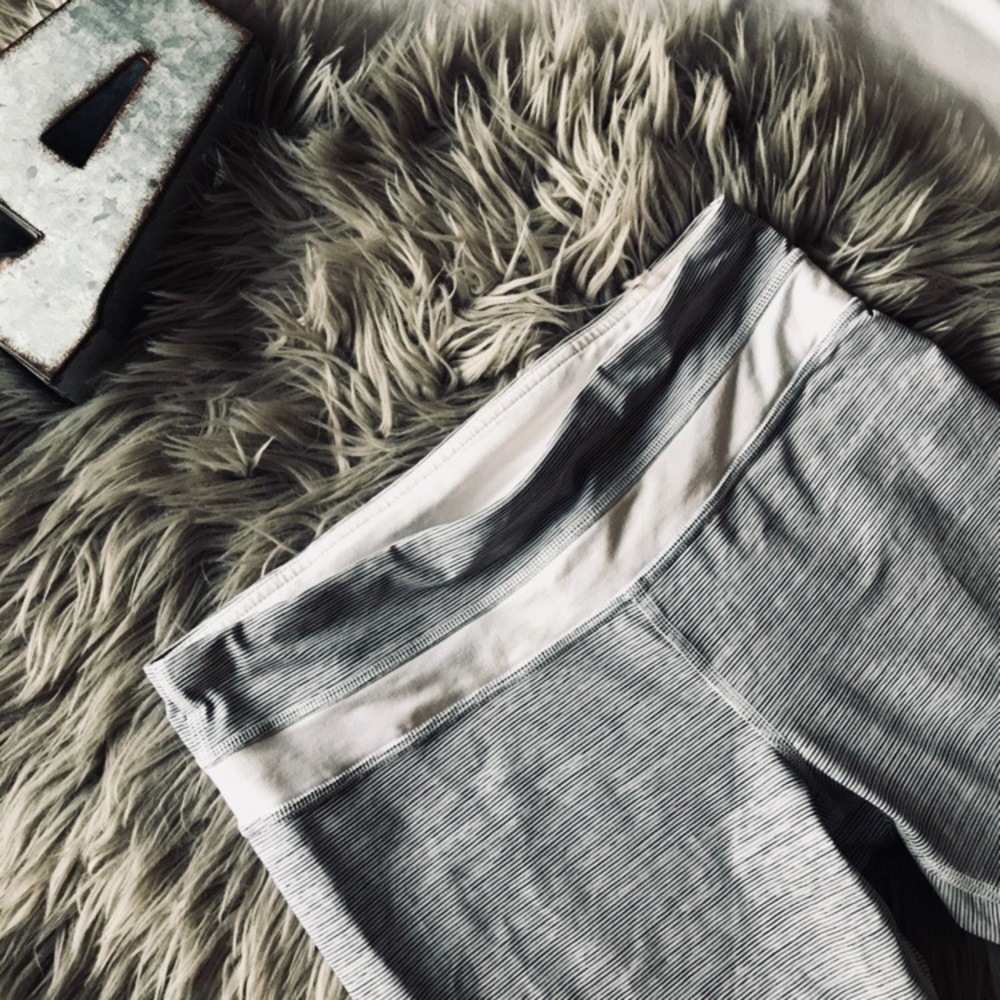 💢SOLD💢{ lululemon leggings } - Picture 2 of 6